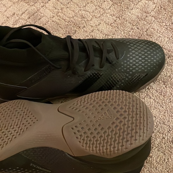 Men’s Adidas indoor cleats, size 8, worn once! - Picture 2 of 2